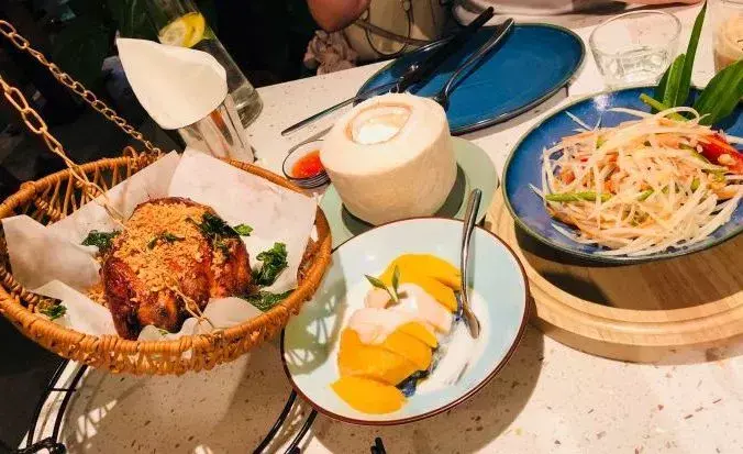 银河soho美食城_银河国际美食在几楼_银河美食街怎么样